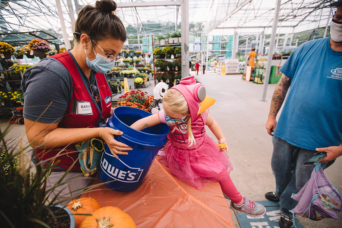 Lowe's Halloween in-store event 2021