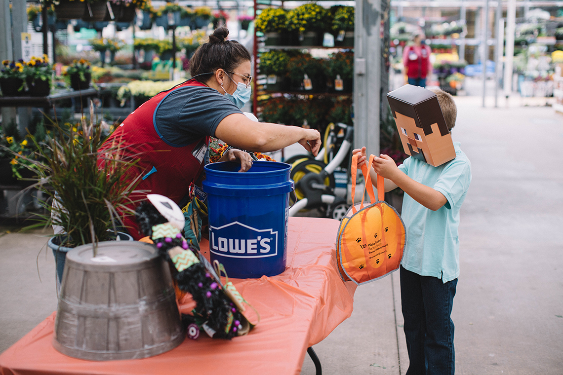 Lowe's Halloween in-store event 2021